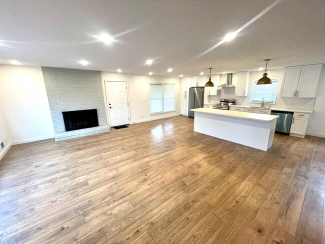 Building Photo - 7802 Brownwood Dr