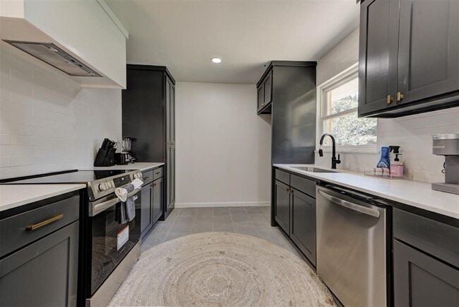 Building Photo - 1510 Melrose Dr