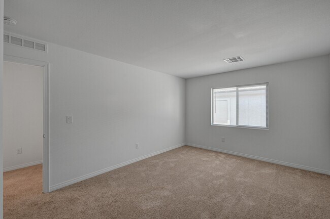 Building Photo - 630 Great River Ave