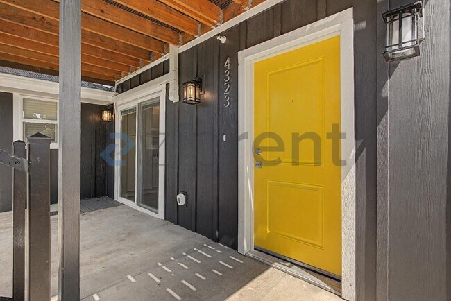 Building Photo - Unit 4323