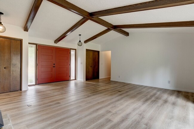 Building Photo - 3 Bed 2 Bath Home in Swantown Neighborhood