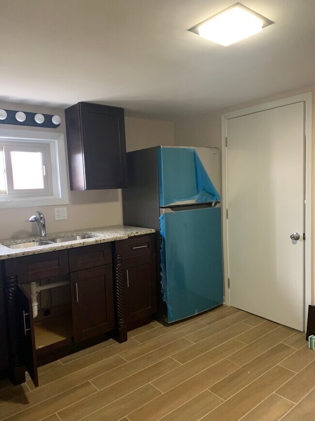 Kitchen - 5015 Crain St