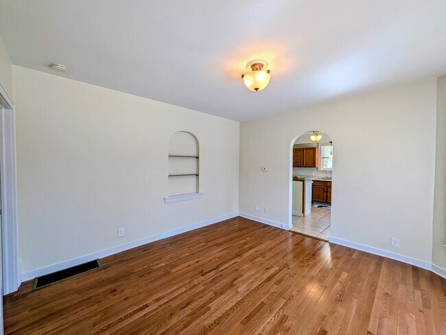 Building Photo - 330 Henry Ave SE