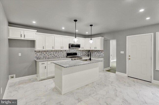 Building Photo - 734 Franklin St