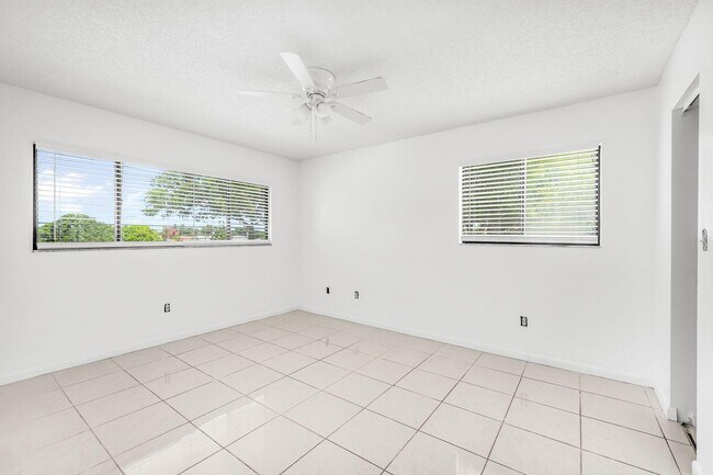 Building Photo - 9743 W McNab Rd