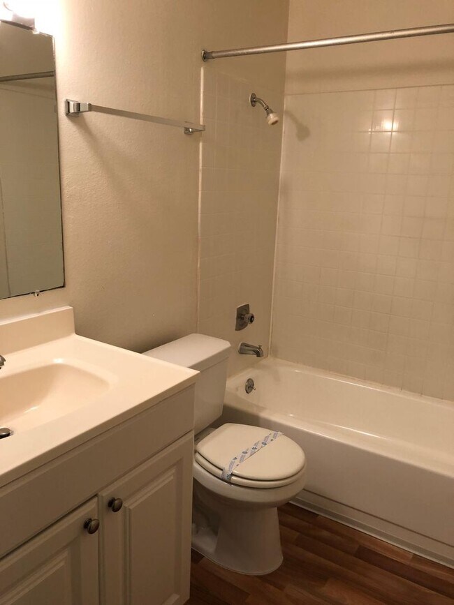 Building Photo - St. Johns 1 bedroom 1 bath in park-like setting.