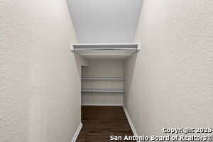 Building Photo - 220 Hinge Creek