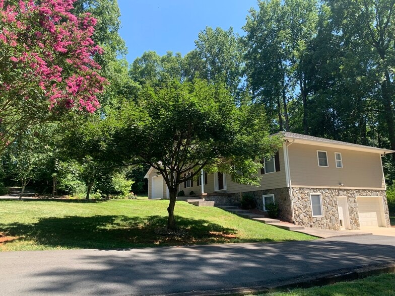 Exterior Basement - 138 Cullen Ln