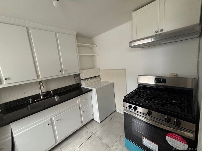 Building Photo - 5 Clarmore Dr