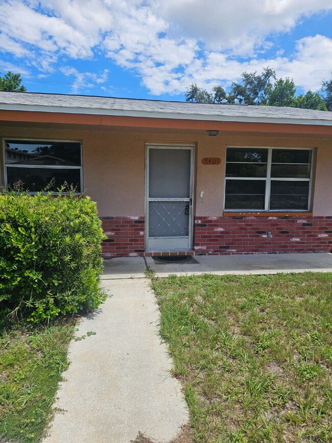 Building Photo - Bright & open 1 bedroom, 1 bath with scree...