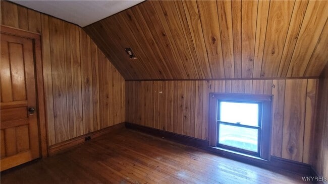 Building Photo - 325 Box Ave