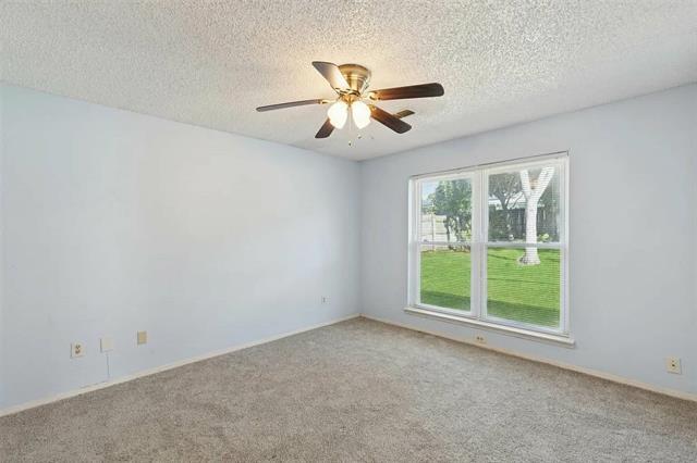 Building Photo - 904 Rusk Dr