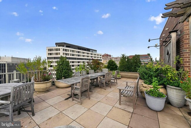 Building Photo - 1301 20th St NW