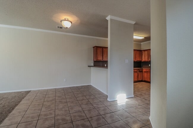 Building Photo - Pre-Leasing  3 bed 3 bath Near Texas Tech!