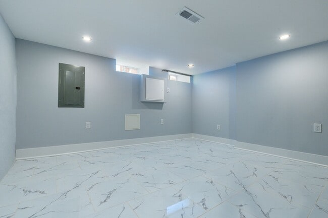 Building Photo - Newly Renovated 2-Bedroom 1-Bathroom Home in Port Richmond Available Now!