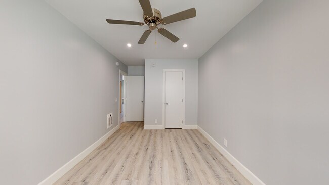 Building Photo - 730 S Serrano Ave