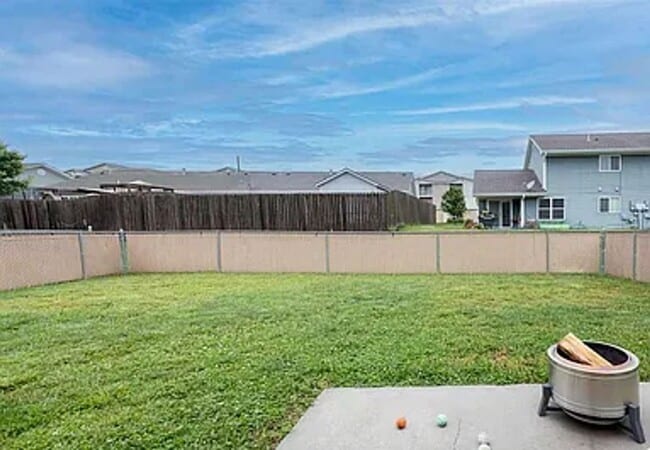 Building Photo - West Side Duplex!