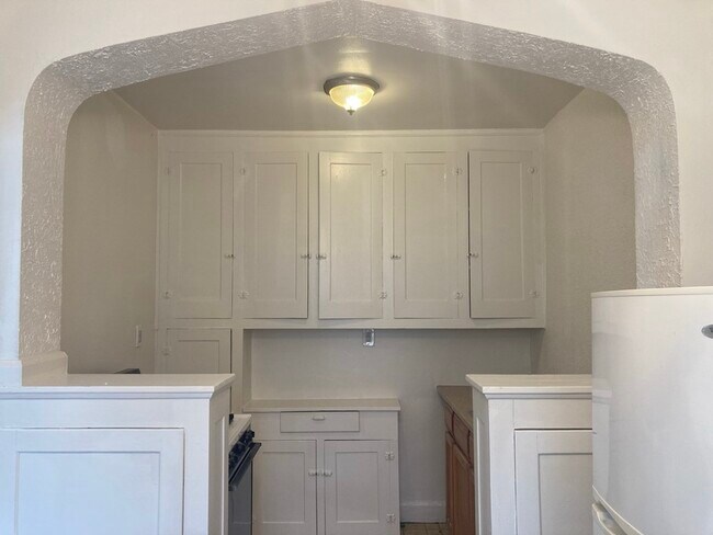 Building Photo - 1725 Van Dyke St