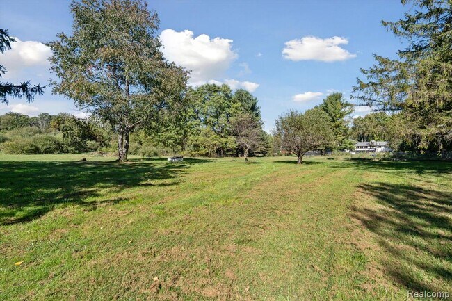 Building Photo - 2860 E Coon Lake Rd