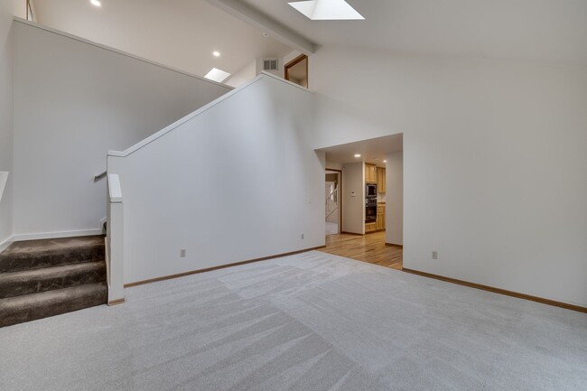 Building Photo - Spacious 4 bedroom home in Renton's Fairwo...