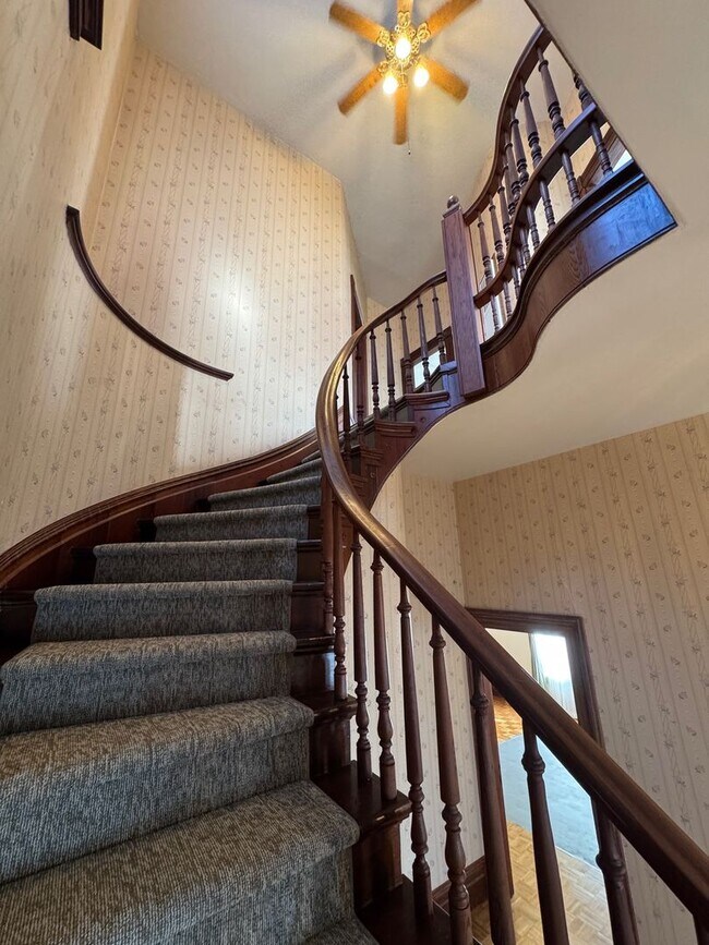 Building Photo - 801 Summer St