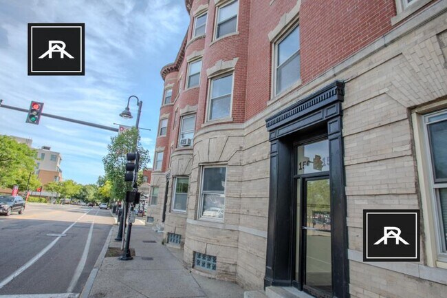 Building Photo - 3 bedroom in Brookline MA 02446