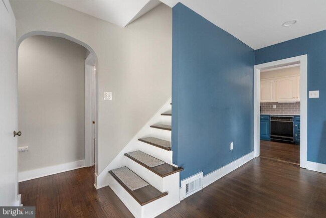 Building Photo - 48 S Locust Ave