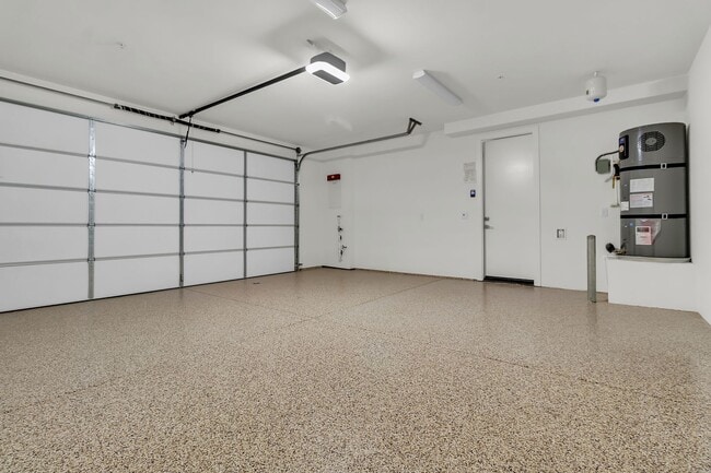 Building Photo - 720 Olivier Dr