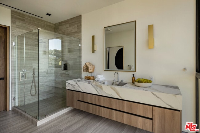 Building Photo - 8777 Hollywood Blvd