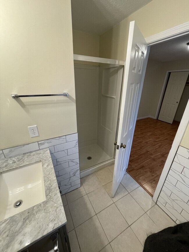 Building Photo - 2 bd 2 bath