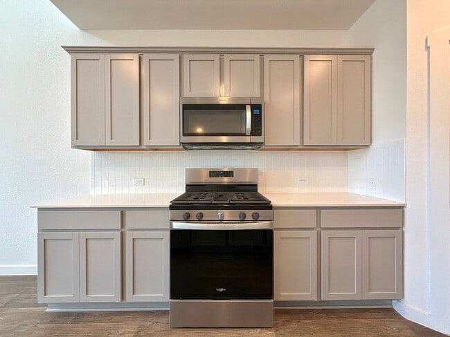 Building Photo - 2901 Louris Ln