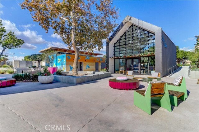 Building Photo - 130 Spectacle