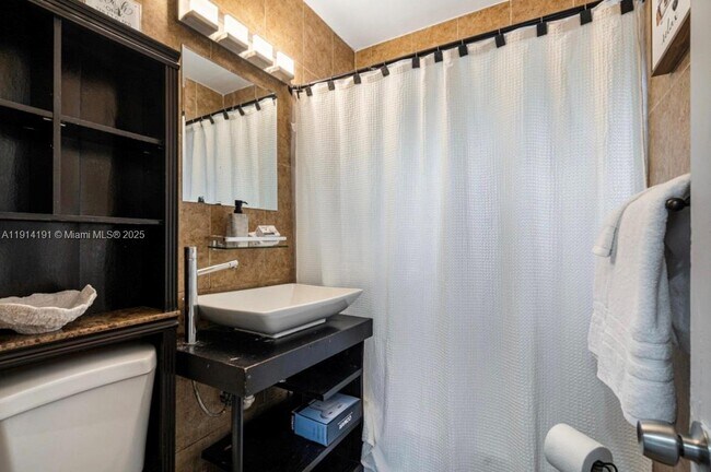 Building Photo - 1021 NW 37th Ave