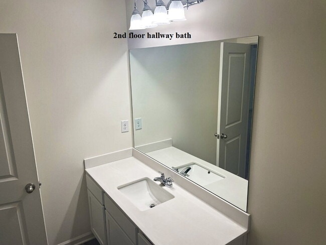 Building Photo - Beautiful 4BR