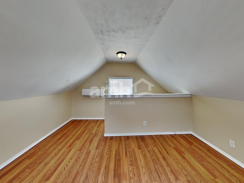 Building Photo - 2480 Bloxom St