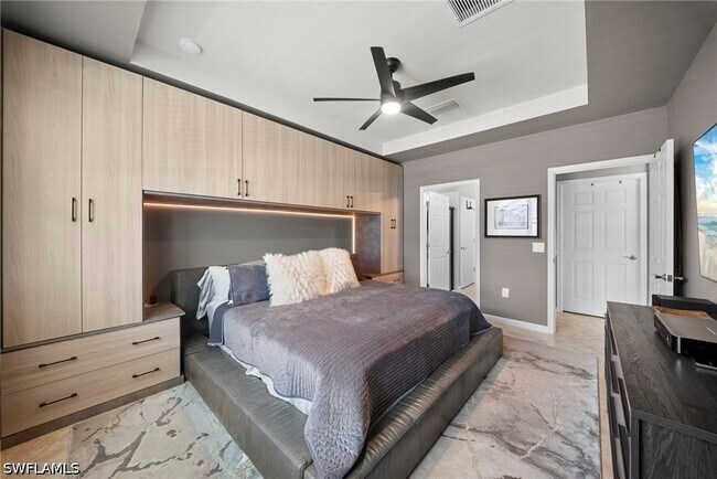 Building Photo - 7052 Live Oak Dr