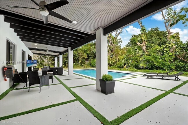 Building Photo - 17203 SW 78th Pl