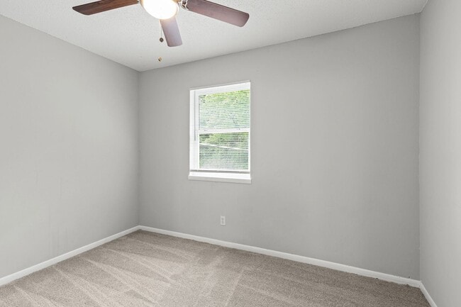 Building Photo - Summer Special! Spacious Updated 3BR Townhome + $250 Off First Month’s Rent