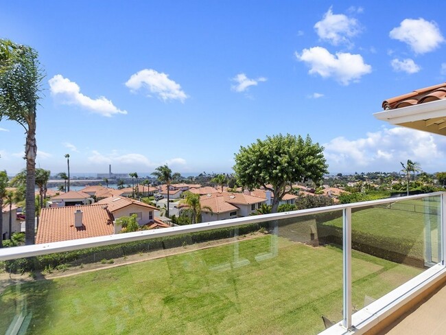 Building Photo - Gorgeous Home with Amazing Views!