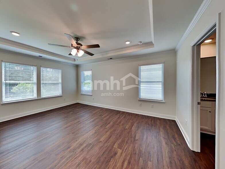 Building Photo - 789 Carnaby Ln