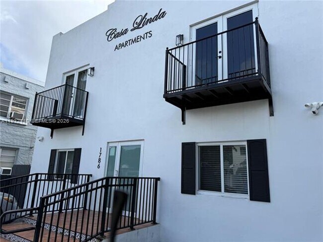 Building Photo - 1786 SW 9th St