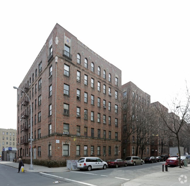 3130 - 3150 Rochambeau Ave - 3130-3150 Rochambeau Ave