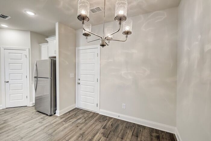 Building Photo - 1001 Lifford Ln