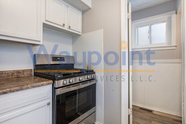 Building Photo - 912 Zeeland Ct NE