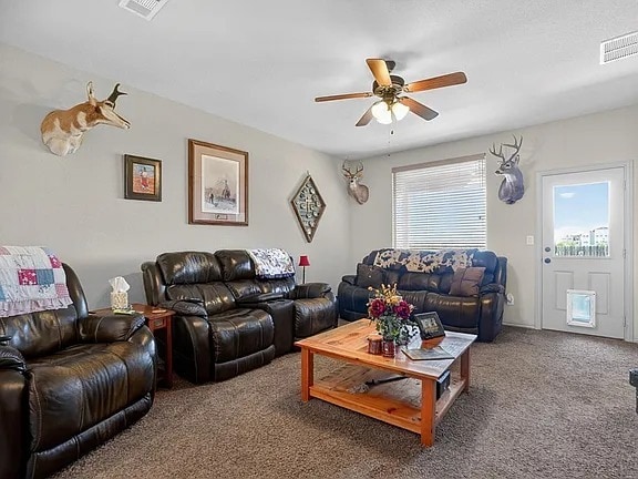 Building Photo - Comfy 3 Bed/2 Bath Midland Home with all appliances, backyard, attached garage, 6 min to grocery ...