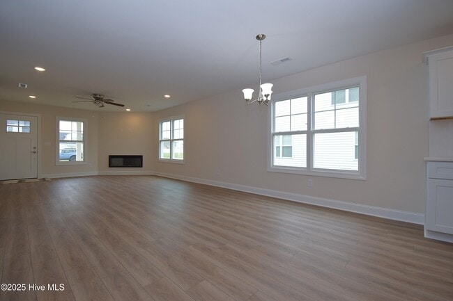 Building Photo - 640 Abigail Taylor Dr