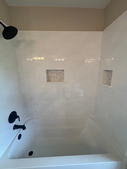 Building Photo - 7432 San Ramon Dr