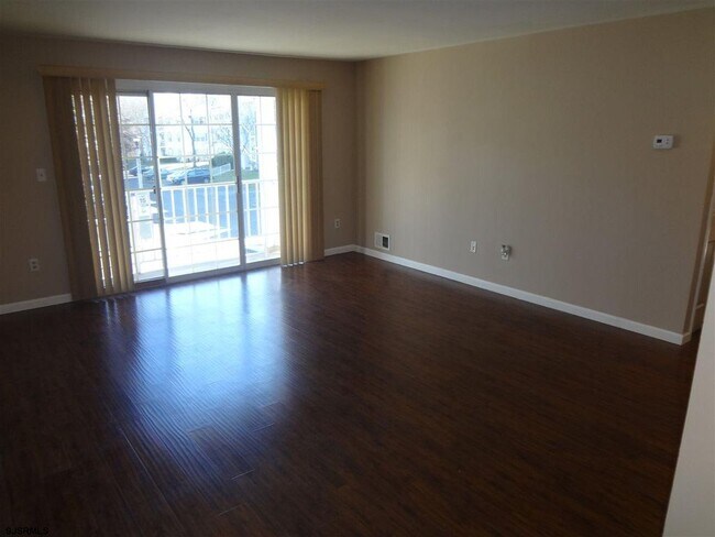 Building Photo - 20 Iroquois Dr