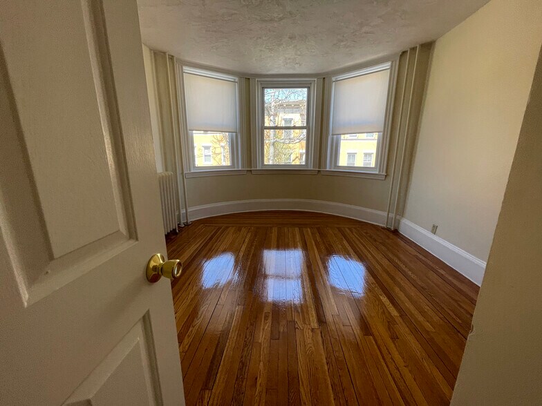 Building Photo - 165 Chiswick Rd