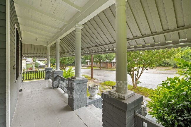 Building Photo - 537 S Jackson St